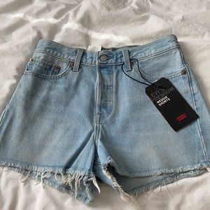 Brand new Levi’s wedgie shorts size 28